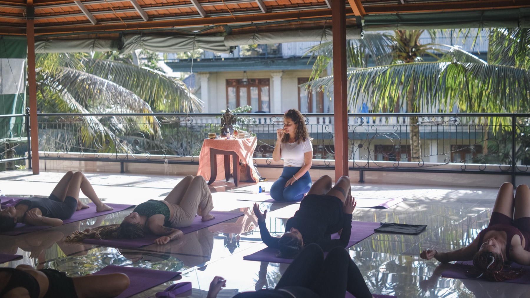 Relajación profunda en savasana